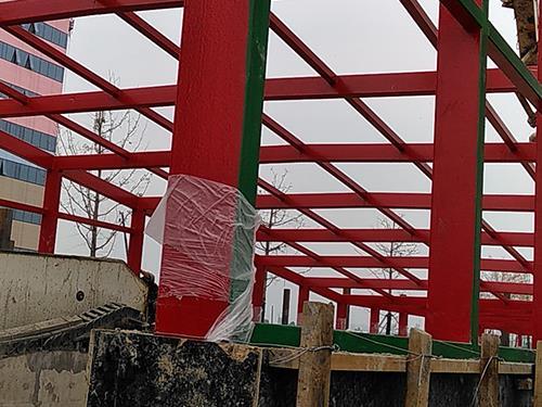 聚脲防水防腐施工如何与建筑结构变形相协调？